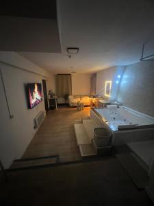 Appartements Loft ravissant 45m2 Jacuzzi RVB NIGHT 2 : photos des chambres