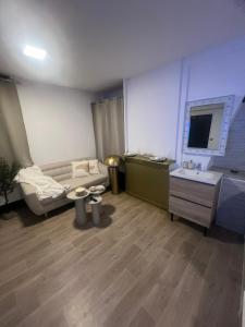 Appartements Loft ravissant 45m2 Jacuzzi RVB NIGHT 2 : photos des chambres