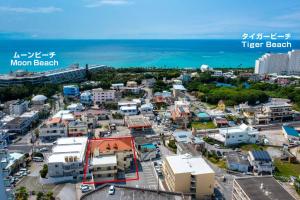 恩納村の飲食店多数 徒歩圏内のエリア 最大8名貸切 コンビニ徒歩30秒 ビーチまで徒歩3分 aコーディアルステイ1F