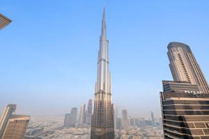 Luxury 4BR Flat, Downtown Dubai, Pool, Gym, PS5, Sleeps 11 Guests