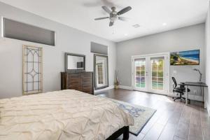 New Remodel In Old Town W Heated Pool