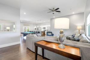 New Remodel In Old Town W Heated Pool