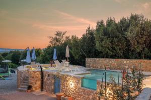 Villa Melary with Pool and Jacuzzi 