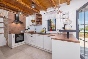 Villa Melary with Pool and Jacuzzi 