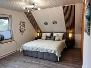 Neues Ferienhaus an der Ostsee mit Sauna,Kamin und Garten - Jellenbek