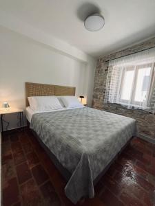 KORONSOVAC House with 4 Apartments