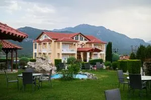 Famissi Suites 3 - Platanákos