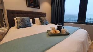 1518 Studio in Central Cape Town, Wi-Fi, pool, free parking