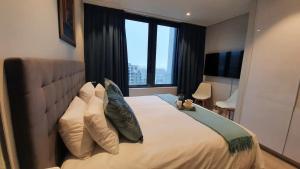 16onBree 1518 Studio in Central Cape Town, Wi-Fi, pool, free parking