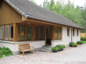 Riverside Lodge Garden Apartment - Loch Morlich
