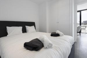 Modern Luxury Suite with Terrace in Higueron