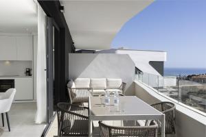 Modern Luxury Suite with Terrace in Higueron