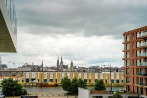 Huswell - Beautiful apartment with communal pool and gym