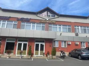 麦斯特罗汽车旅馆 - 乔阿久拜