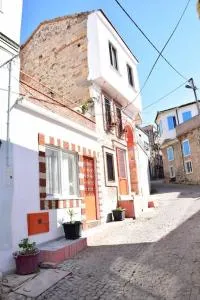 Ayvalık merkezde lüks rum evi - Sefaçamlık