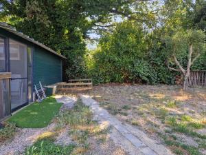 Chalets Chalet de 25 m2 avec jardin, piscine et spa uniquement accessible en juin sept : photos des chambres