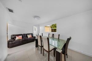 Casa Neisy Florida 10 minutes from Hollywood Beach and Hard Rock Hotel & Casino Hollywood