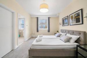 3 Bedroom Duplex Penthouse In Camden