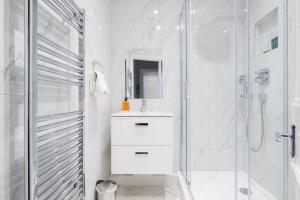 Steps From Hyde Park 2br 2bath Sleeps 6