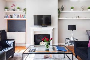 Steps From Hyde Park 2br 2bath Sleeps 6