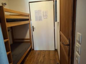 Appartements Charmant Studio a Brides-les-Bains avec Balcon, Parking et Wifi Inclus - FR-1-512-249 : photos des chambres