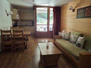 Studio Montagne 28m², 4 pers, Balcon, Parking, Résidence Calme à Brides-les-Bains - FR-1-512-275