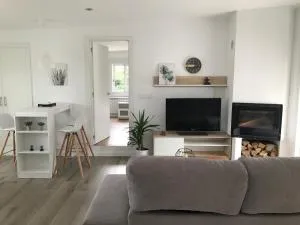 Casa vanguardista en el campo cerca de Santiago - Codeseda