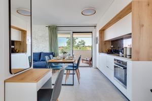 Salt Bloom Apartments Nin