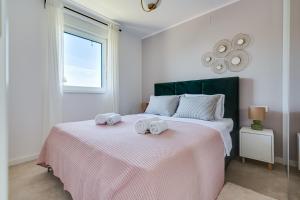 Salt Bloom Apartments Nin