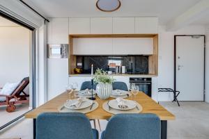 Salt Bloom Apartments Nin