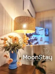 MoonStay - Guri
