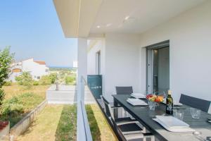 Modern apartment Alisa with a sea view