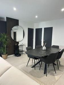 Maisons de vacances Villa plain pied avec piscine : photos des chambres