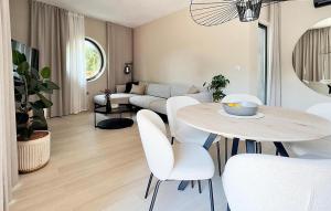 2 Bedroom Stunning Home In Labin