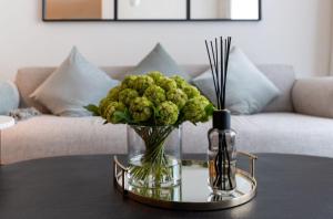 Luxury Escapes - Stylish 2BR Apt with City View in Forte Downtown