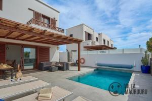 VILLA MAURUURU - 10 minutes walking to Marina Rubicón, heated pool, BBQ & office space with desk and high speed internet