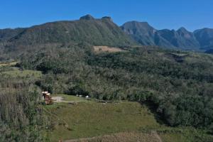 Chalé aconchegante com hidro no pé da serra
