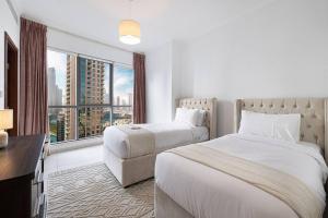 Downtown Delight 3BR with Stunning Fountain Views