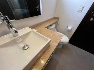 Departamento junto al Hotel Dann Carlton, 2 dormitorios, 4 personas, 2 estacionamientos, wiffi