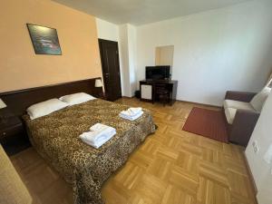Villa Rila Borovets with Hot Pool, Jacuzzi & Sauna by BookVillaBG