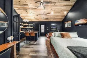 Honeymoon Couples Cabin Secluded, Hot Tub, Views - East Fork