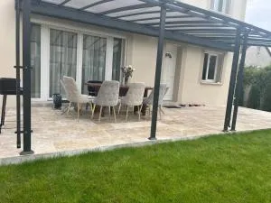 Maison spacieuse avec terrasse à Pontault-Combault - Roissy-en-Brie