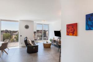 Modern, Cityview, Penthouse Yiwoo