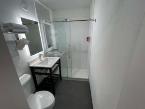 Queen Suite with Two Queen Beds and Full Kitchen - Non-Smoking room in Roy Inn & Suites -Sacramento Midtown