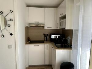 Studio cabine en étage, front de mer