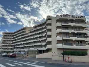 Studio cabine en étage, front de mer