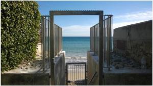 Duplex contemporain, climatisation à deux pas de la mer