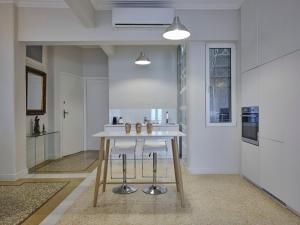 Quiet, central 2bd Apt, Kolonaki