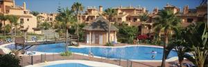 Modern 2BR APT second line Marbella Beach, Pools and Paddle