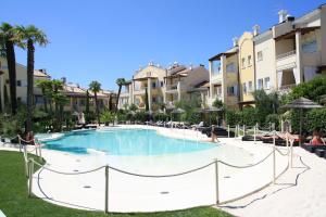 One-Bedroom Apartment room in Residence Mediterranee